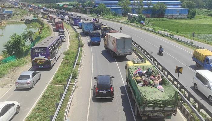 8-km tailback on Dhaka-Tangail-Bangabandhu Bridge Highway