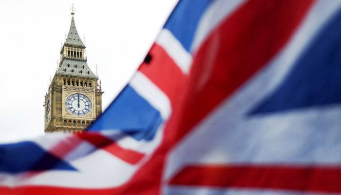 UK economy closes in on recession