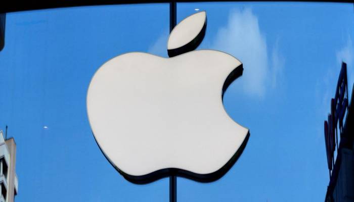 Apple warns of flaw that lets hackers into iPhones, Macs
