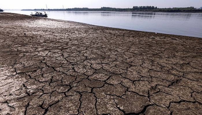 Signs of record drought along China’s longest river