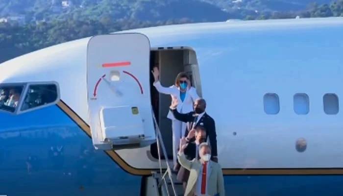 Pelosi leaves Taiwan