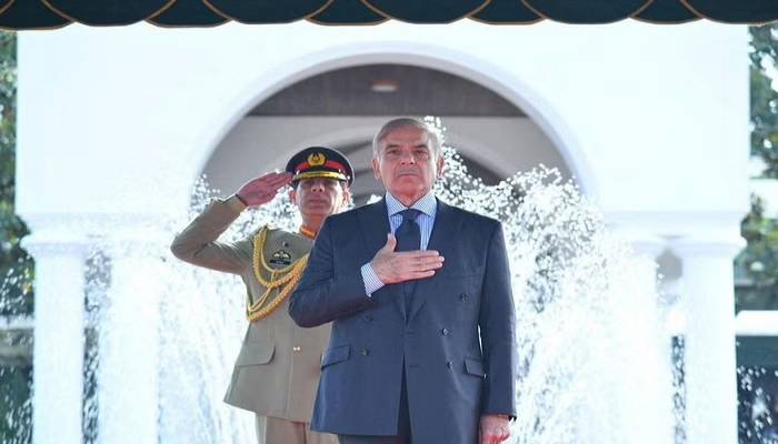 Pakistan PM visits Qatar seeking trade and investment