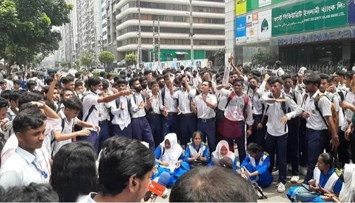 Half bus fare: Students leave road with bus owners’ assurance