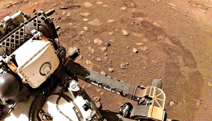 Mars rover sees hints of past life in rock samples