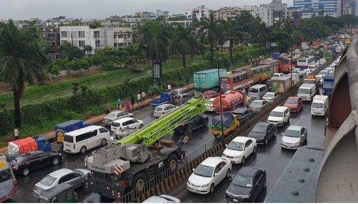 Traffic jams across the capital, rains increase suffering