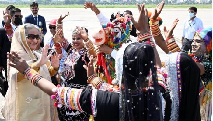 PM reaches Rajasthan to visit Ajmer Sharif