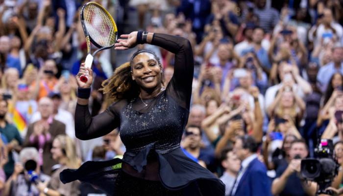 Serena Williams powers into US Open third round