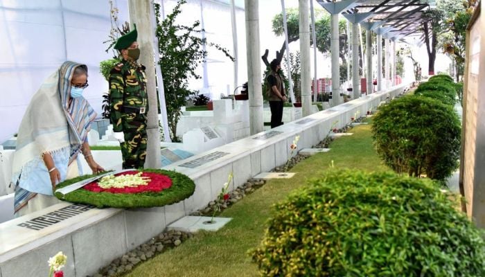 PM pays homage to Aug 15 martyrs at Banani graveyard