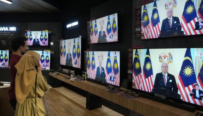 Malaysian PM dissolves parliament, calls for early election