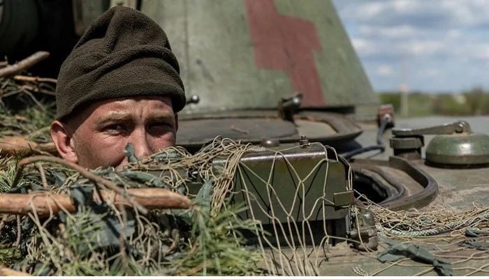 Russian troops forced out of key east Ukraine town
