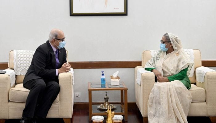 PM seeks robust Singaporean investment in economic zones
