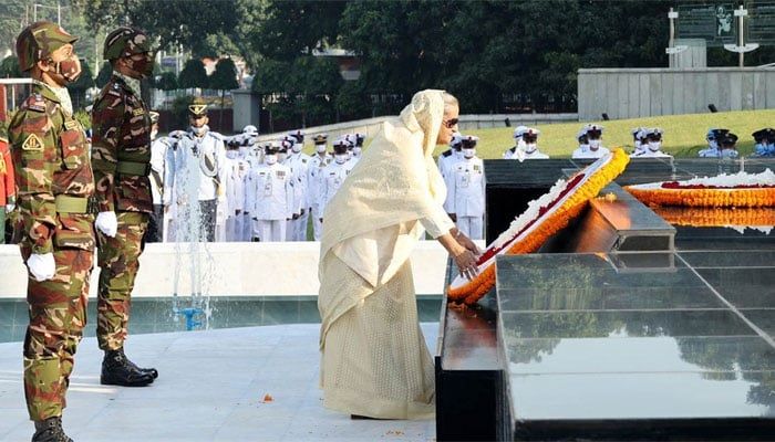 PM pays rich tribute to armed forces martyrs