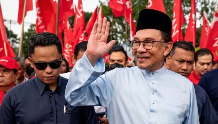 Anwar Ibrahim named Malaysian PM after post-election crisis