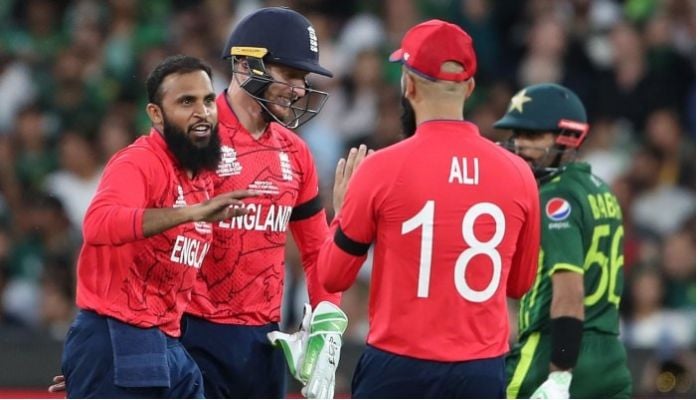 Superb England limit Pakistan to 137-8 in final 