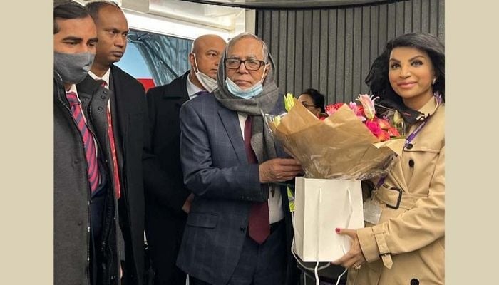 President reaches London from Berlin