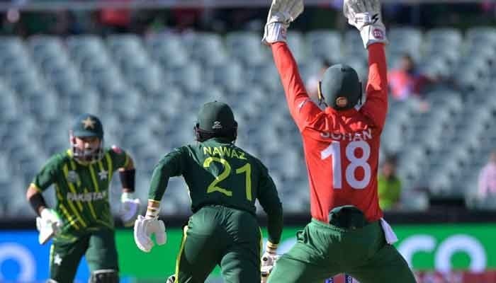 Pakistan advance to T20 World Cup semifinals