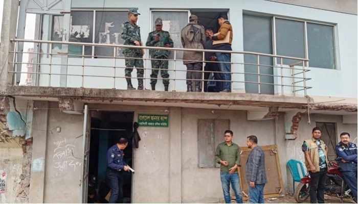 Two shotguns looted from Ansar members in Narsingdi