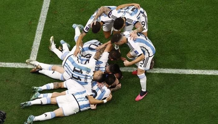 Messi, Di Maria give Argentina 2-0 halftime lead over France