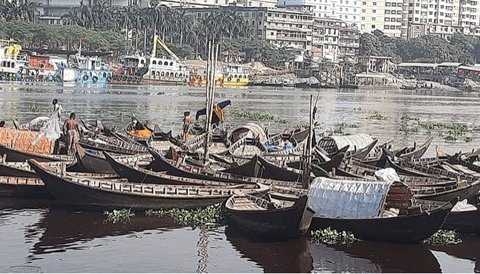 Boat operation closed in Buriganga river