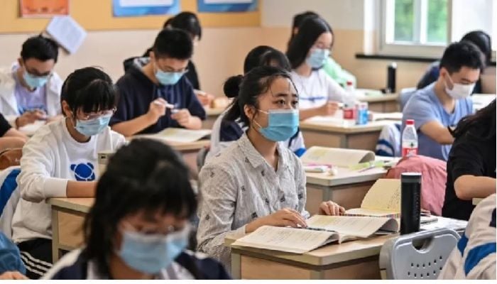 Shanghai schools to go online as Covid spreads in China