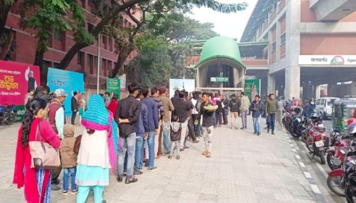 Metro rail creates much enthusiasm among commuters