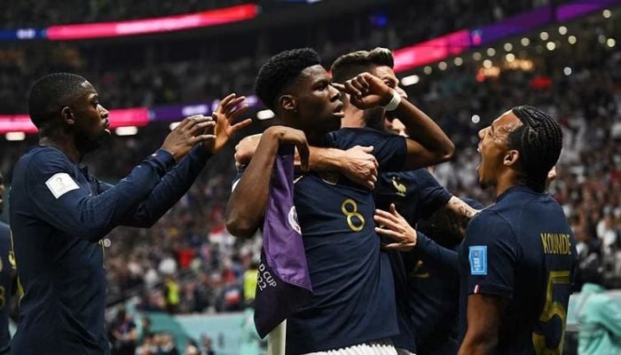 Giroud takes France into World Cup semis