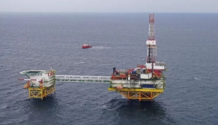 Russia bans oil sales to countries using price cap