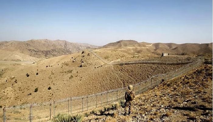 Six Pakistanis, one Afghan soldier killed in cross-border clash