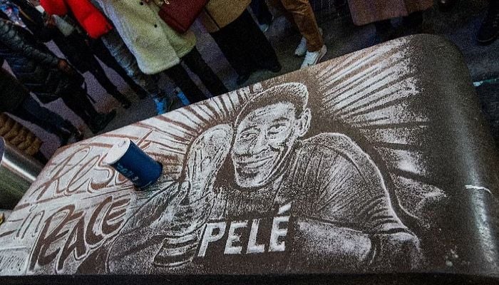 Football's 'King' Pele mourned around the globe