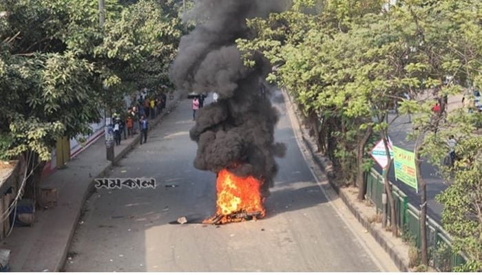 Chase, counter-chase between AL-BNP in Mugda; 2 bikes set on fire