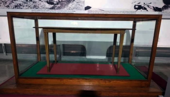 Victory Day: The tale of a table and two chairs