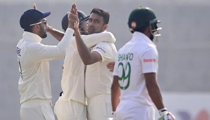 Bangladesh 71-4 at lunch on Day 3
