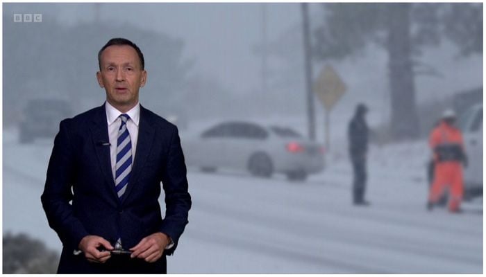 Storm turns city into 'war zone'