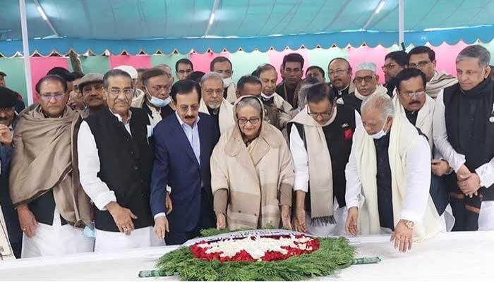 New AL central committee pays homage to Bangabandhu at Tungipara