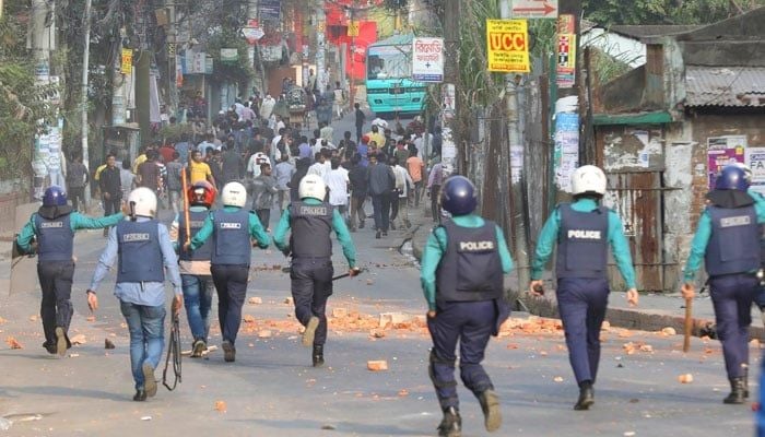 BNP-Police clash in Chittagong, 30 injured, 20 detained