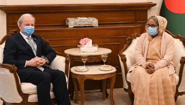 PM stresses larger global support to overcome developing countries' crisis