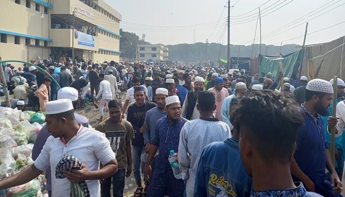 Muslims pour to Tongi Ijtema to attend Akheri Munajat