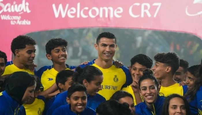‘Yellow Fever’: Fans overjoyed as Ronaldo welcomed to Al-Nassr