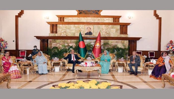 PM, President-elect meet President Hamid at Bangabhaban 