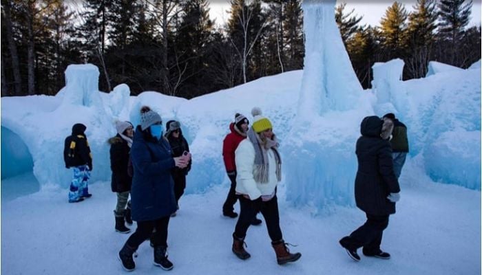 Arctic blast breaks US wind-chill record