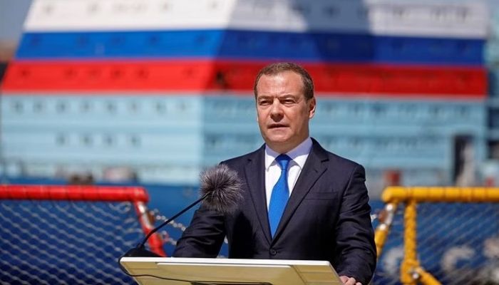 Russia's Medvedev floats idea of pushing back Poland's borders