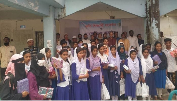 Char Betagoir Kendriyo Pathagar accords reception to meritorious students