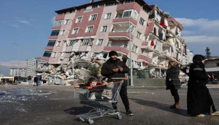 Trapped quake victims send voice notes from the rubble