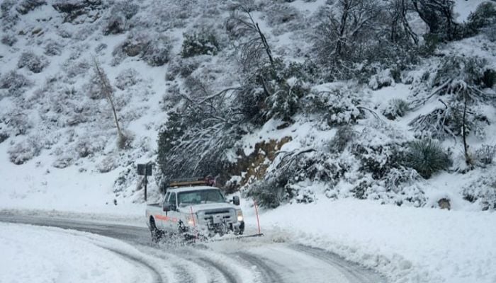 Los Angeles gets first blizzard warning in 34 years, 1000 flights cancelled