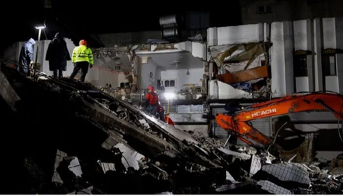 Huge earthquake kills 2,400 in Turkey and Syria