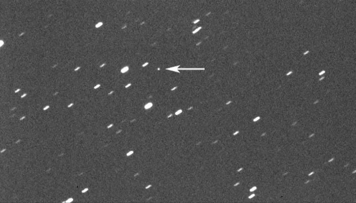 Massive asteroid to pass between Earth and Moon