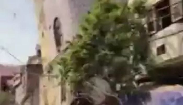 4-storey building collapses within seconds in Delhi's Vijay Park, no casualties