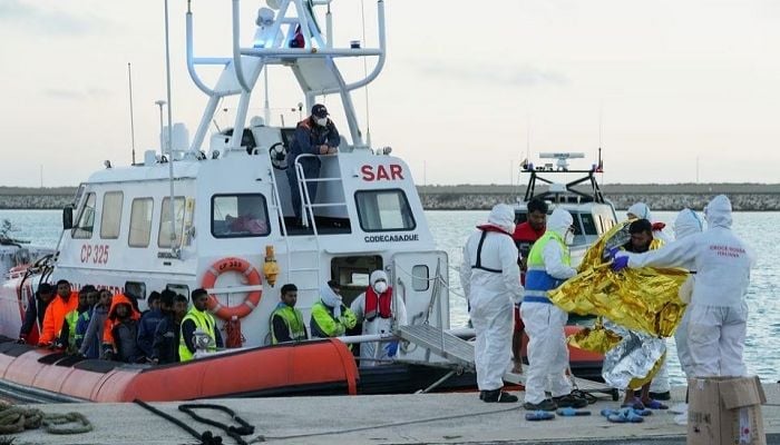 17 Bangladeshi survivors of Libya shipwreck brought ashore in Italy
