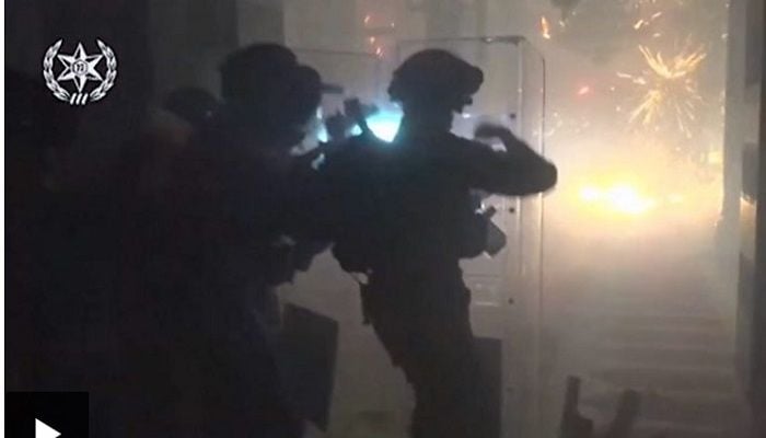 Clashes erupt at al-Aqsa mosque