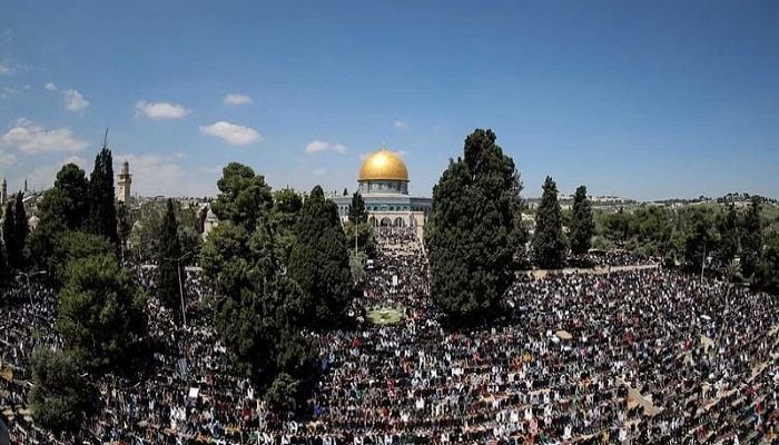 Large crowds for Ramadan prayers at Jerusalem's Al-Aqsa